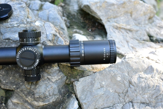 5-30X56 FFP Tactische schokbestendig optisch bereik Zicht Afwerking geanodiseerd 5x-30x Voor de jacht